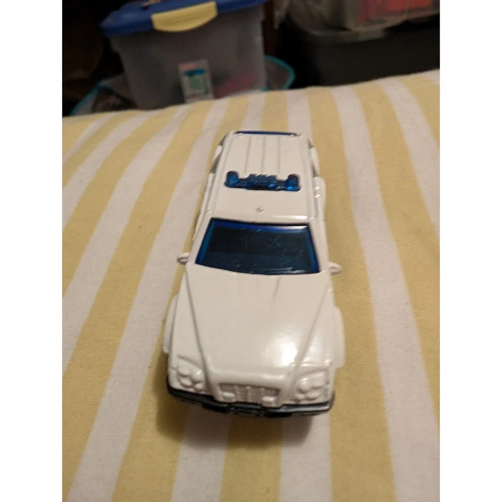Matchbox SUV Sport Police Car 1:64 Scale Diecast MB568 MBX Unit 586 White 2002